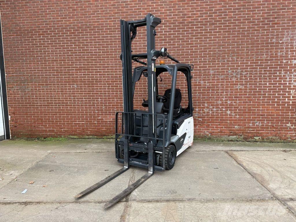 Linde E14-02 Empilhadores eléctricos