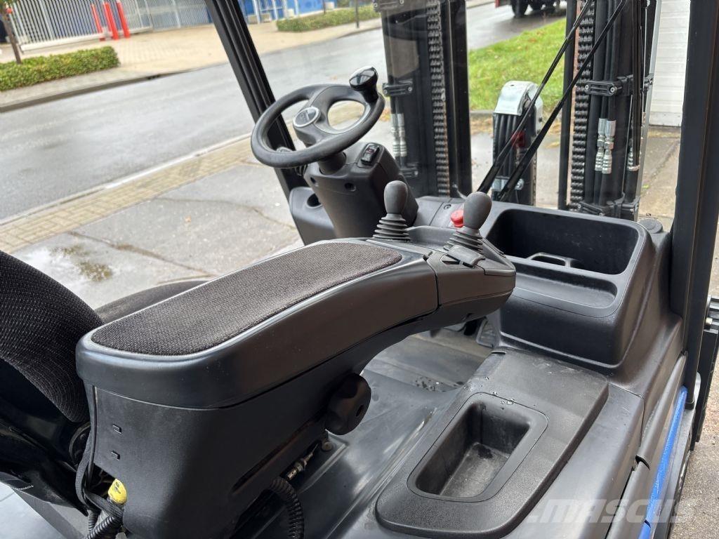 Linde E30L-01 Empilhadores eléctricos