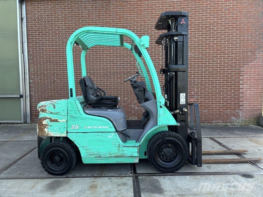 Mitsubishi FD25N Empilhadores Diesel