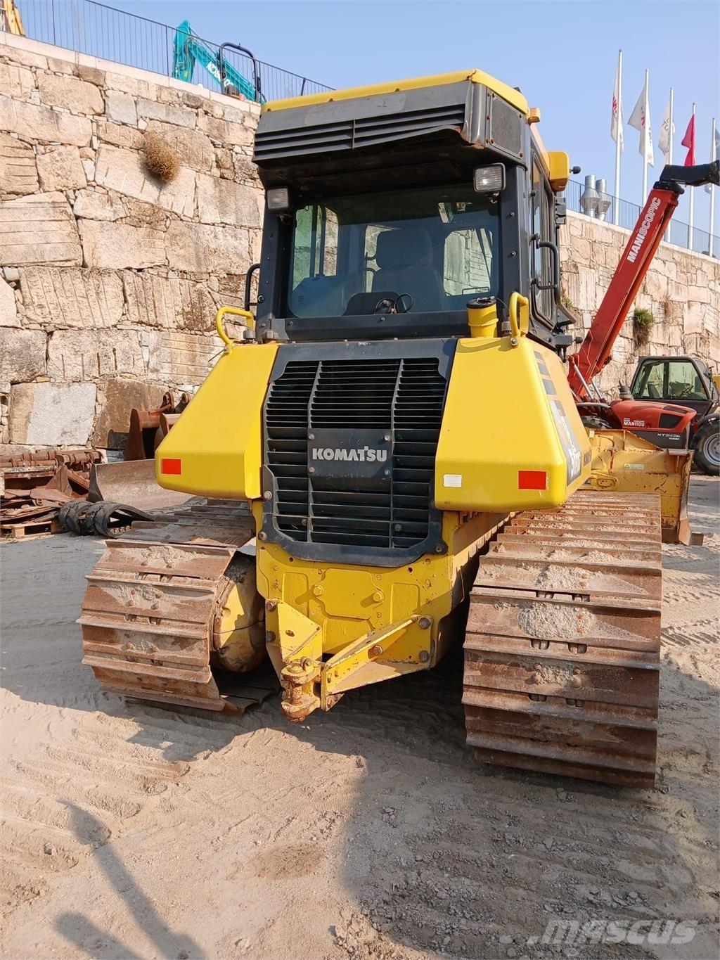 Komatsu D51PXI-22 Bulldozers assentadores de tubos