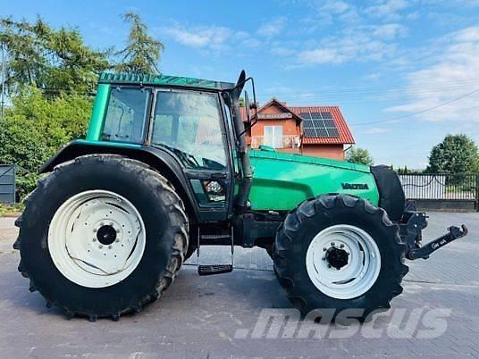 Valtra 8150 Tratores Agrícolas usados
