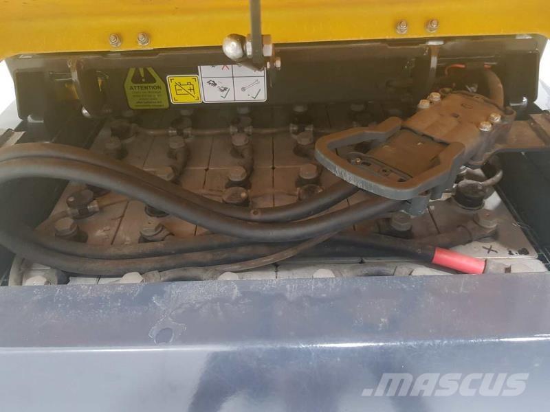 Aisle-Master 15NE RENTAL Empilhadores de via estreita