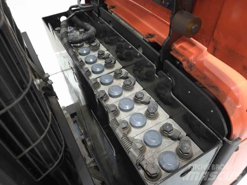 BT SPE135S Empilhador para operador externo