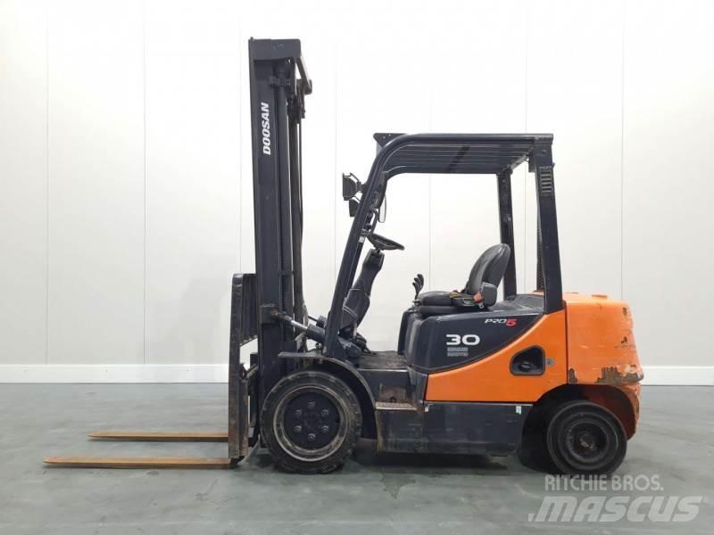Doosan D30S-5 Empilhadores Diesel
