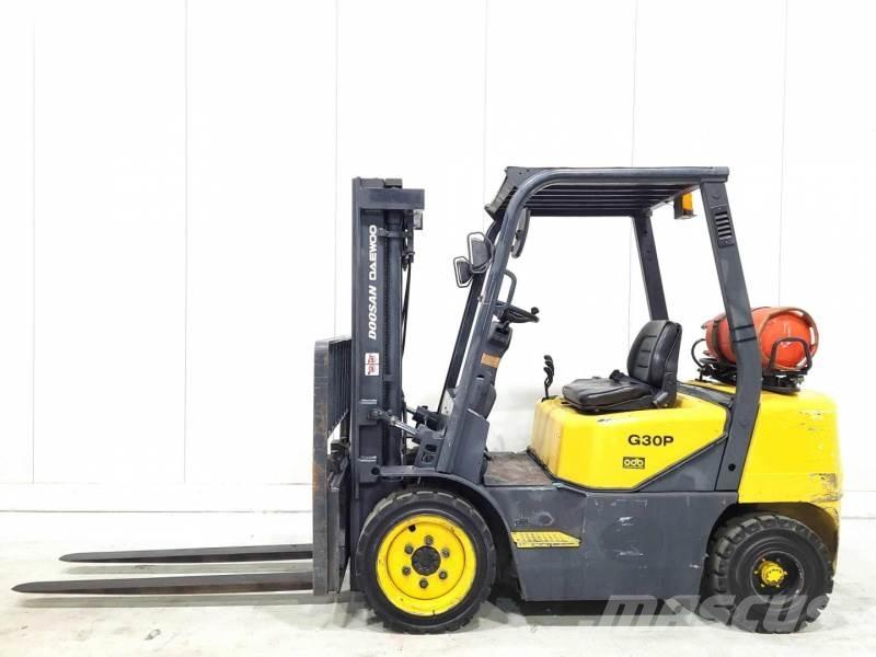 Doosan GP30-3 Empilhadores a gás