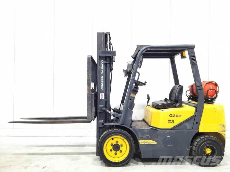 Doosan GP30-3 Empilhadores a gás