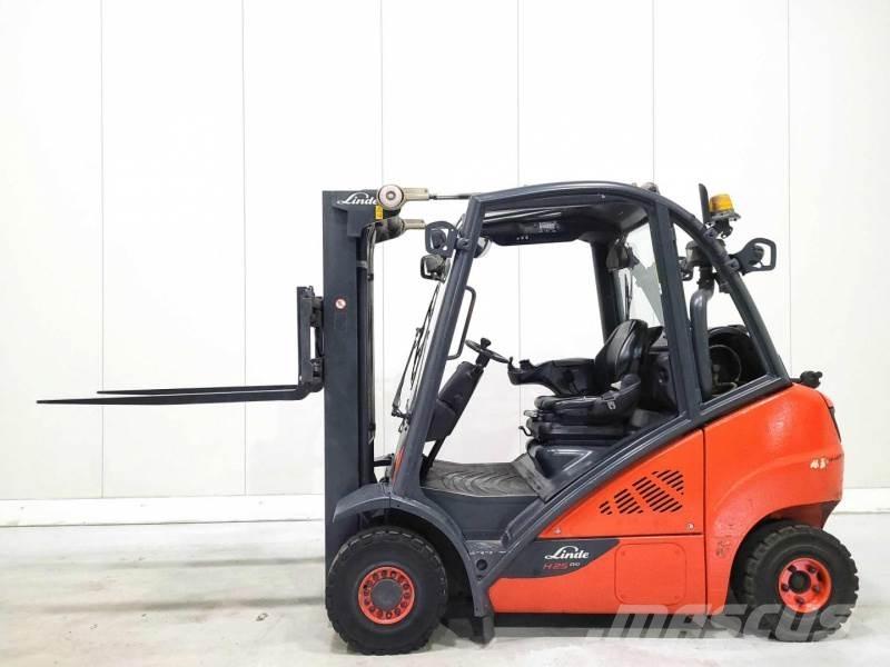 Linde H25T-02 Empilhadores a gás