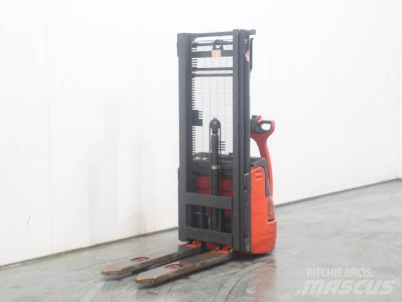 Linde L10 379 Porta-paletes manuais