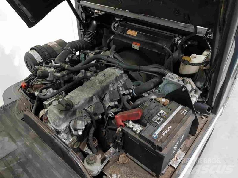 Nissan P1D1A18LQ Empilhadores a gás