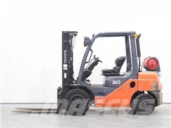 Toyota 02-8FGF30 Empilhadores a gás