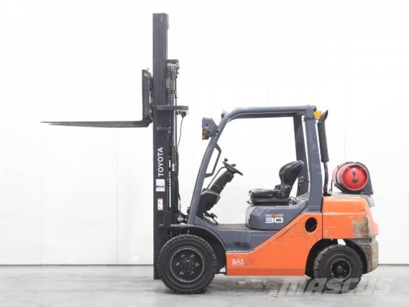 Toyota 02-8FGF30 Empilhadores a gás