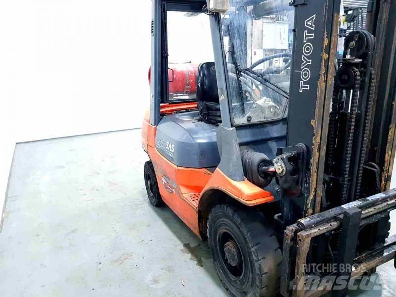 Toyota 42-7FGF25 Empilhadores a gás