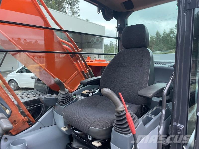 Hitachi ZX210 Escavadoras de rastos