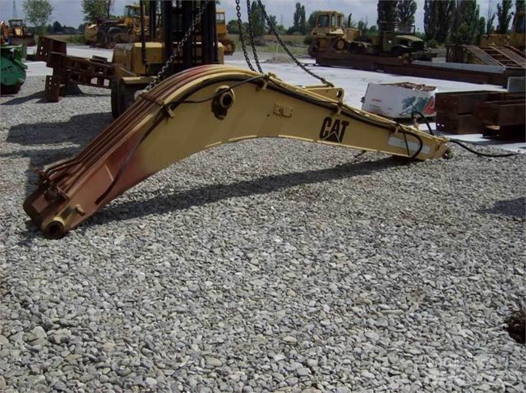 CAT 212 Chassis e suspensões