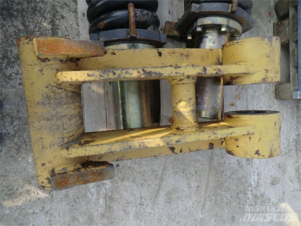 CAT 231D Chassis e suspensões