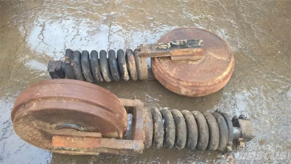 CAT 312D Rastos, correntes e material rodante