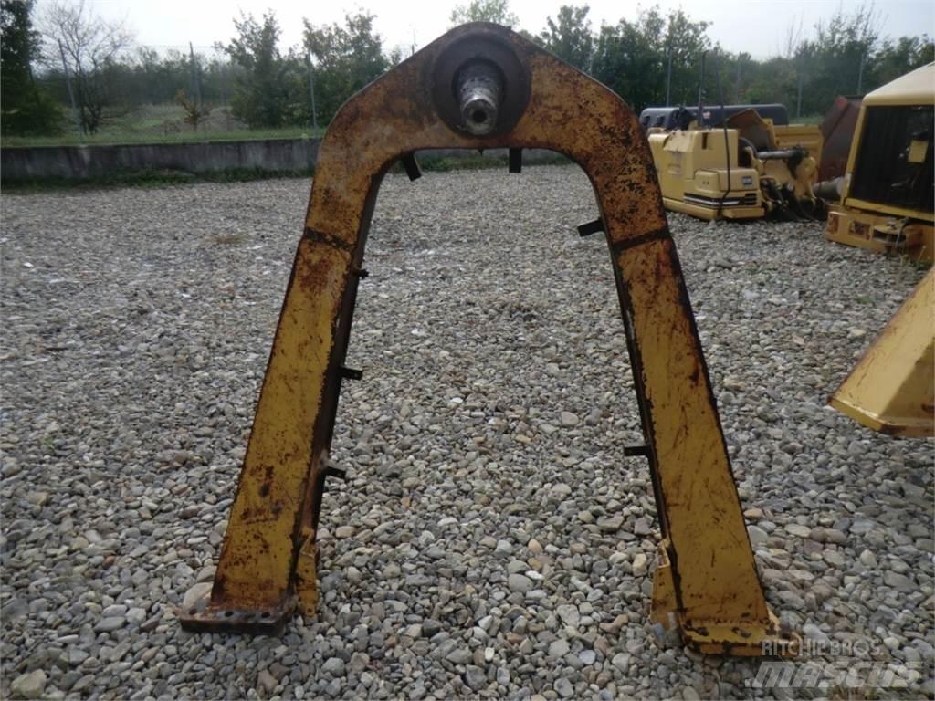 CAT 735 Chassis e suspensões