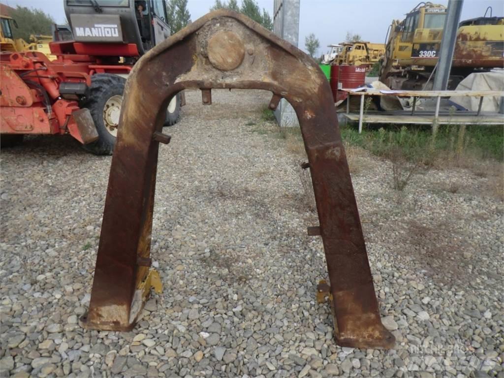 CAT 735 Chassis e suspensões