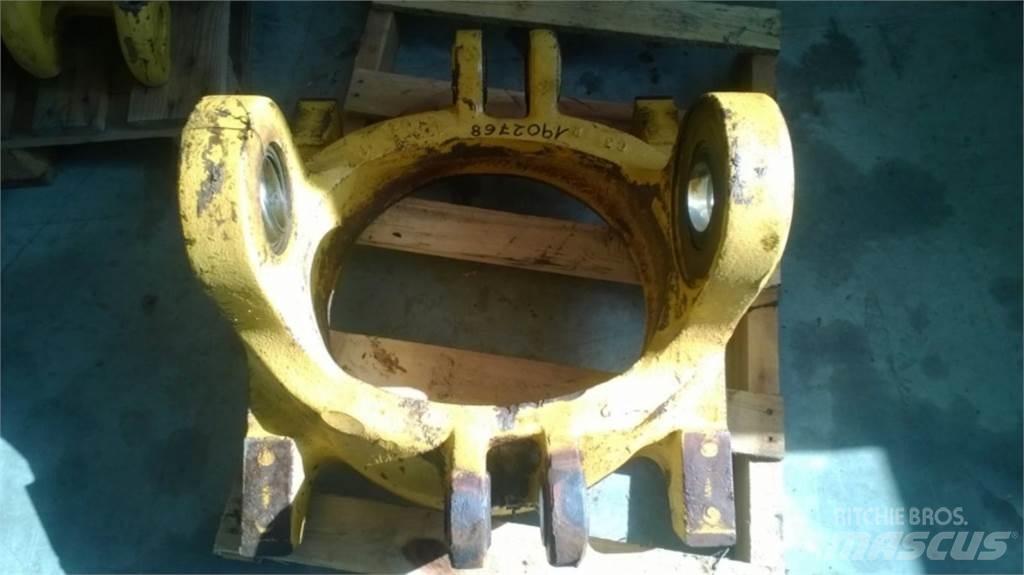 CAT 735 Chassis e suspensões