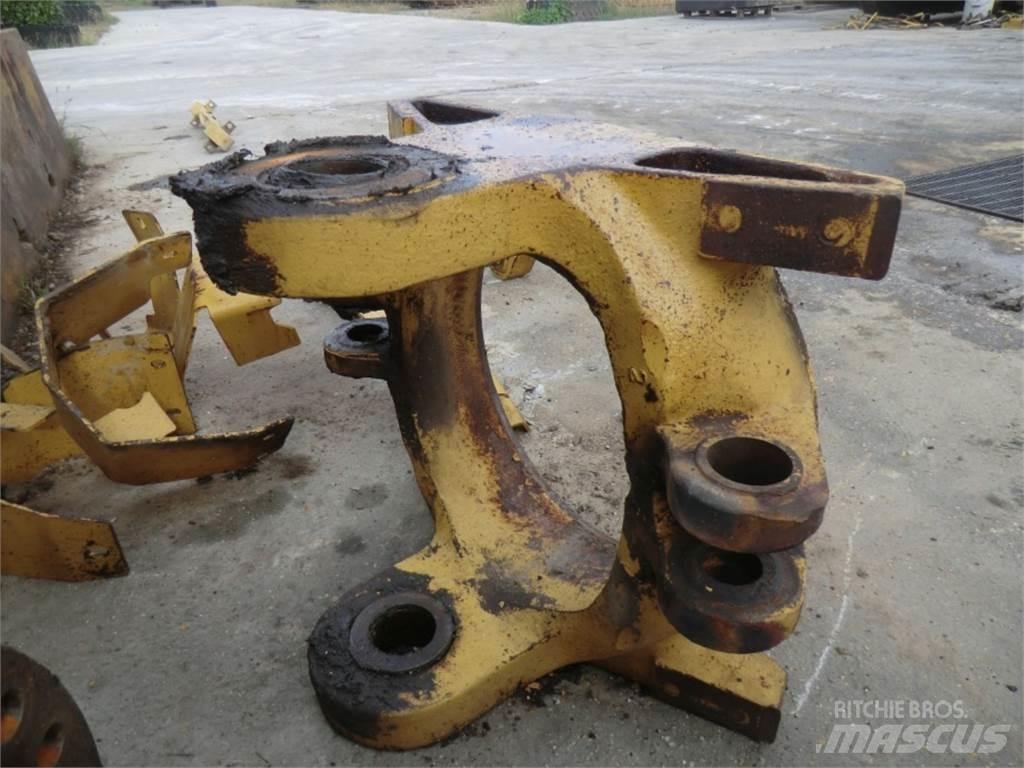 CAT 735 Chassis e suspensões