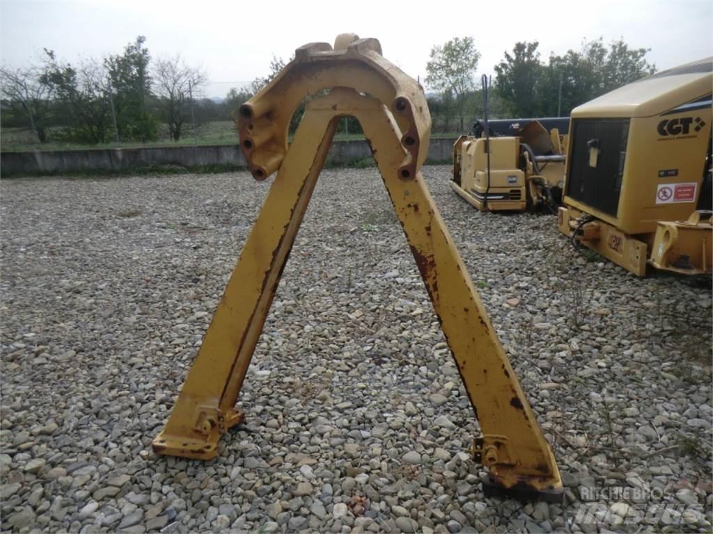 CAT 735 Chassis e suspensões