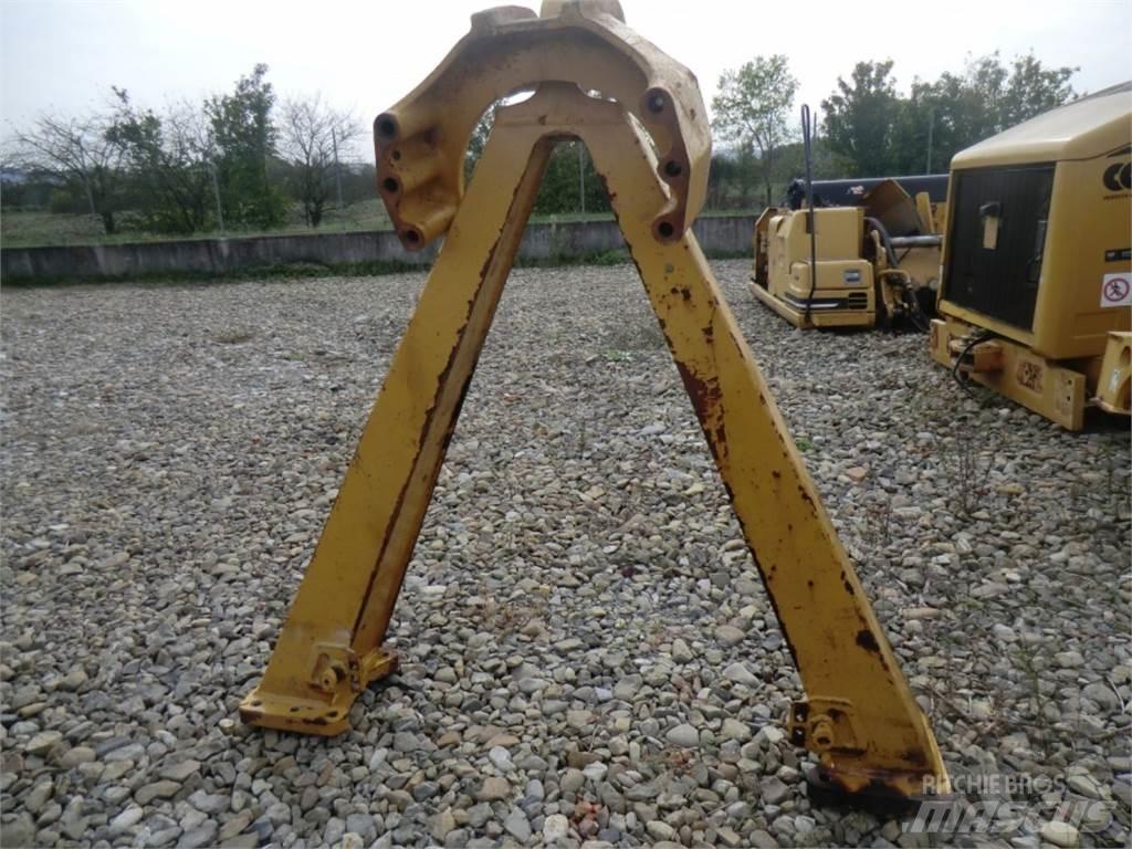 CAT 735 Chassis e suspensões