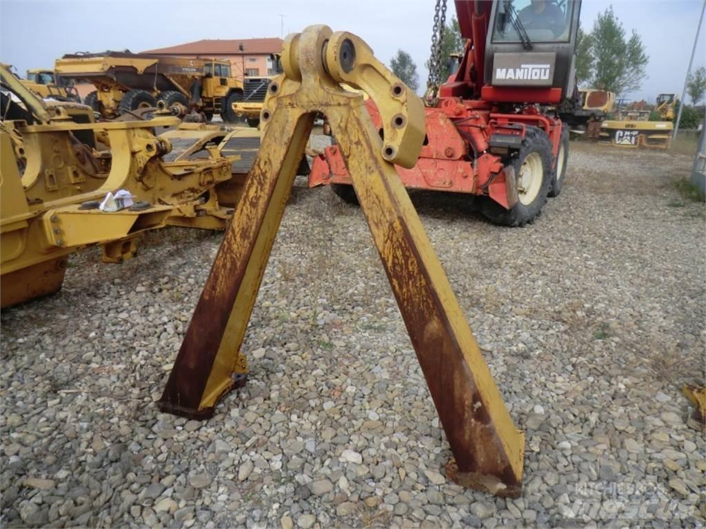 CAT 735 Chassis e suspensões