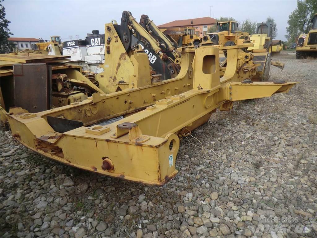 CAT 735 Chassis e suspensões