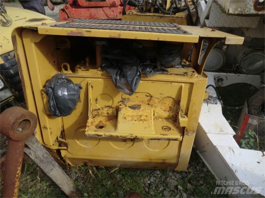 CAT 735 Chassis e suspensões