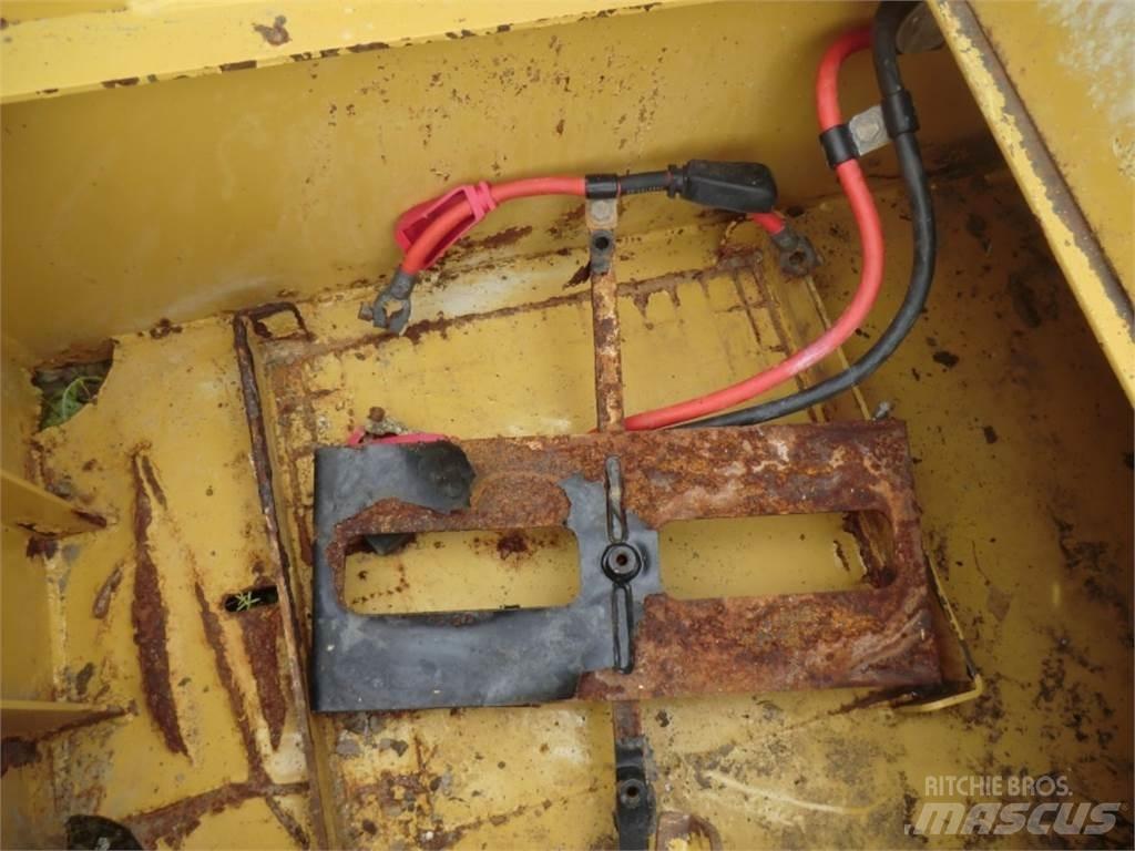 CAT 735 Chassis e suspensões