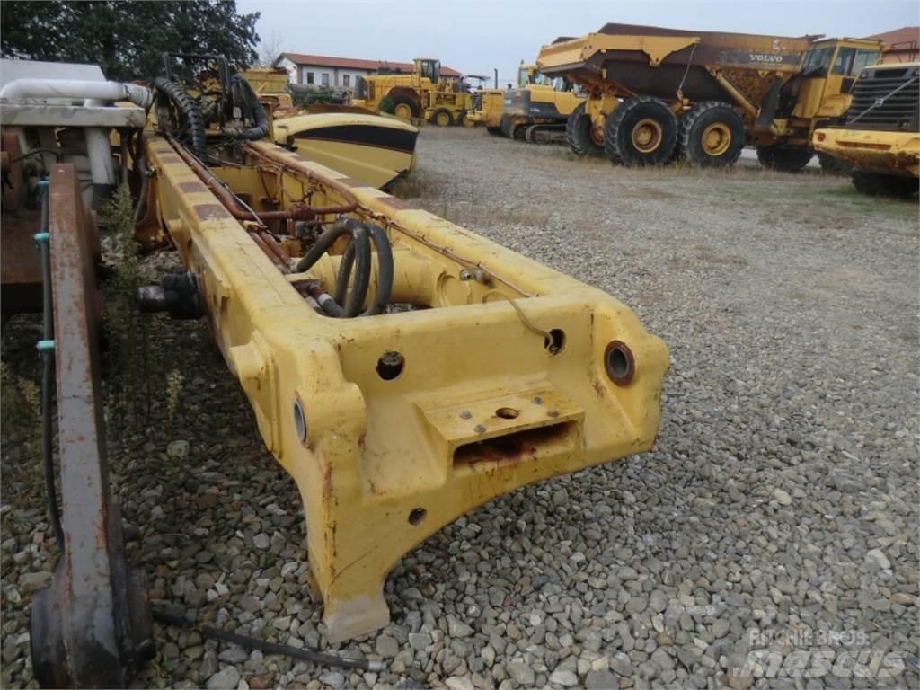 CAT 735 Chassis e suspensões