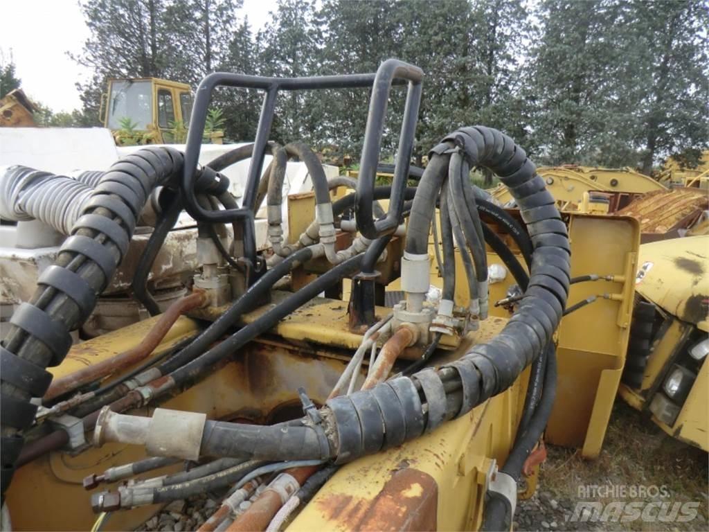 CAT 735 Chassis e suspensões