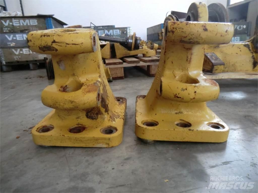CAT 735 Chassis e suspensões