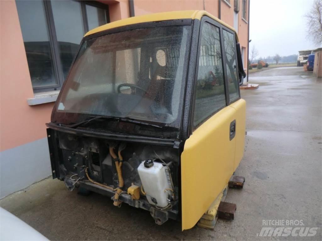 CAT 735 Chassis e suspensões