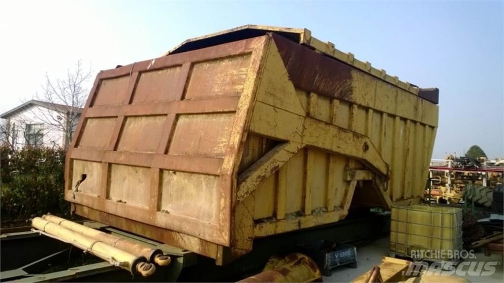 CAT 735 Chassis e suspensões