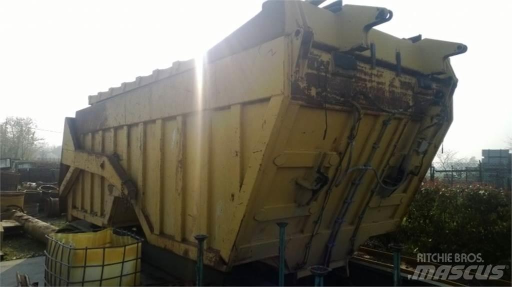 CAT 735 Chassis e suspensões