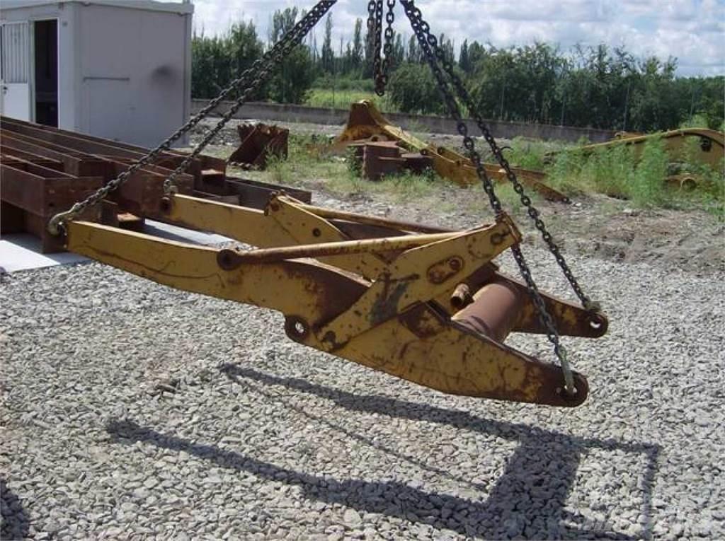 CAT 910 Chassis e suspensões