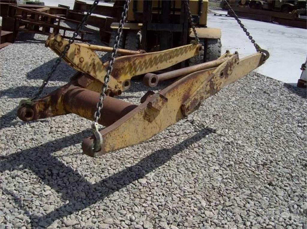CAT 910 Chassis e suspensões