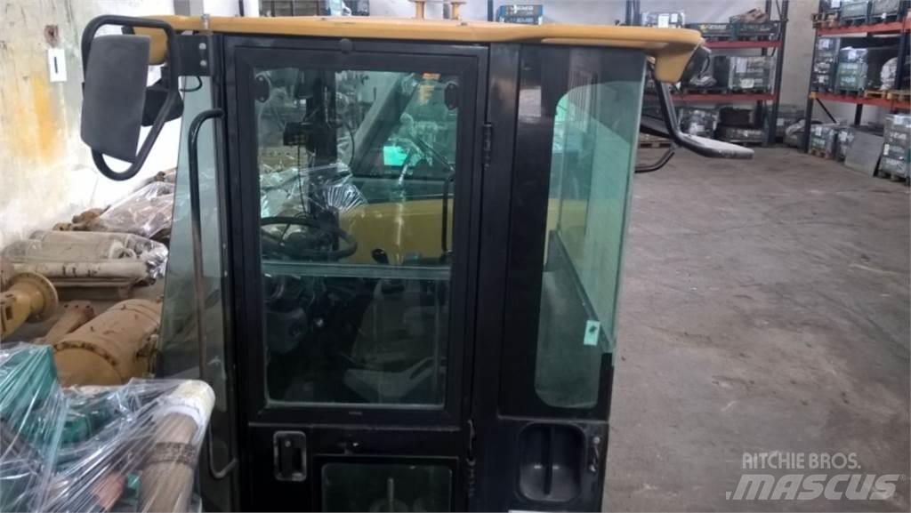 CAT 928G Chassis e suspensões