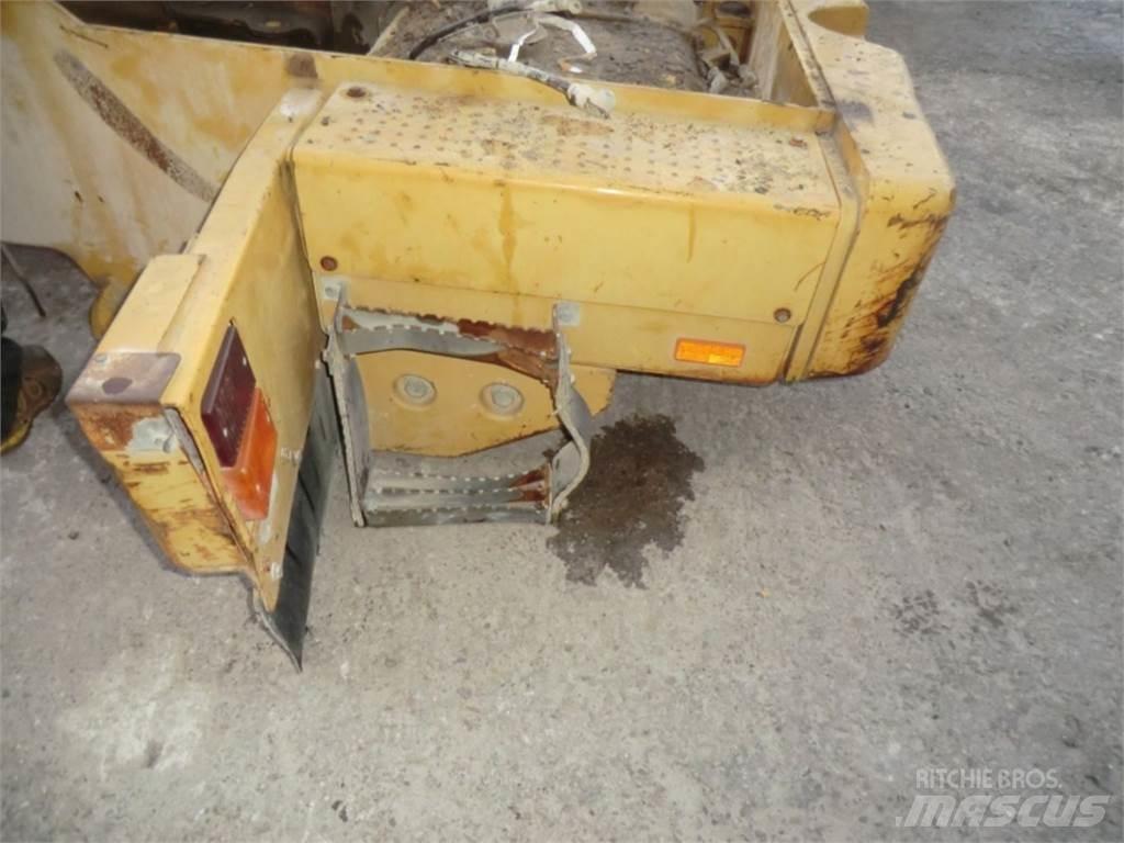 CAT 928G Chassis e suspensões