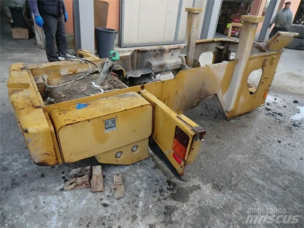 CAT 928G Chassis e suspensões