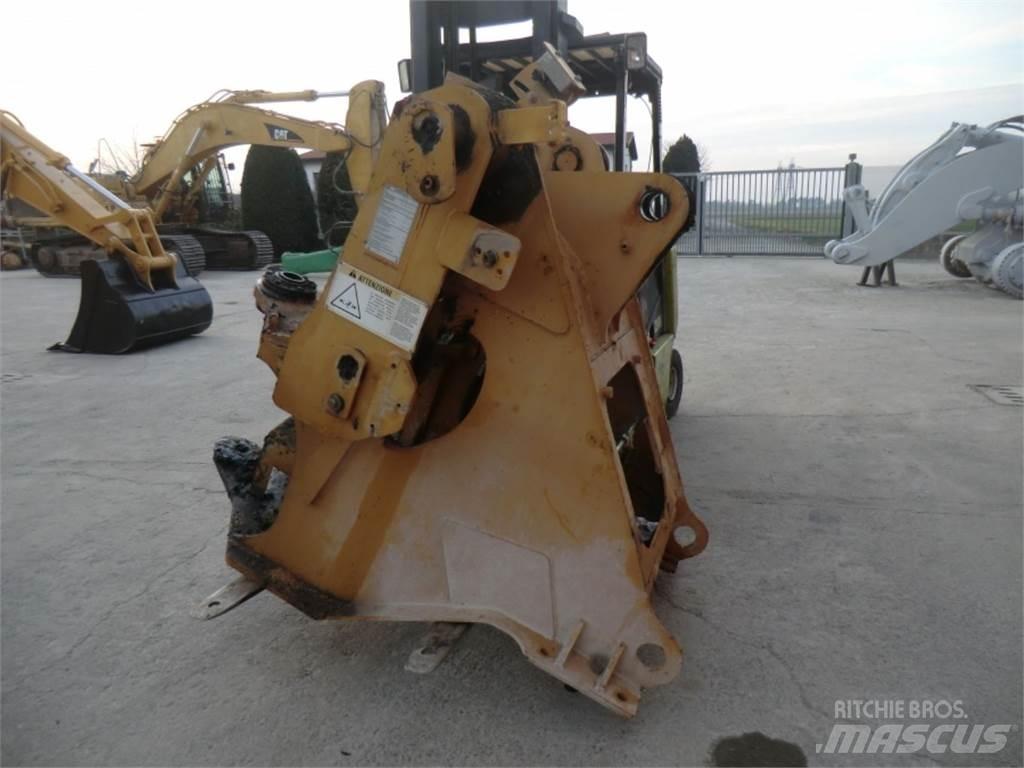 CAT 928G Chassis e suspensões