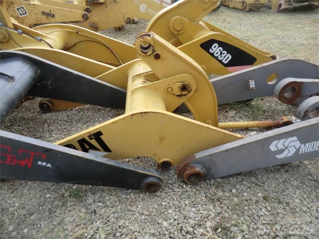 CAT 943 Chassis e suspensões