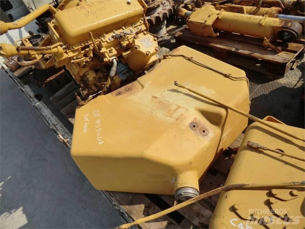 CAT 953 Chassis e suspensões