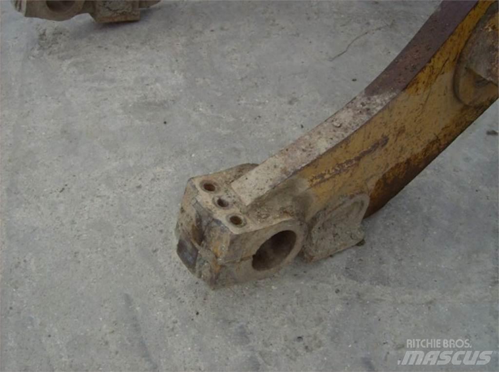 CAT 963 Chassis e suspensões