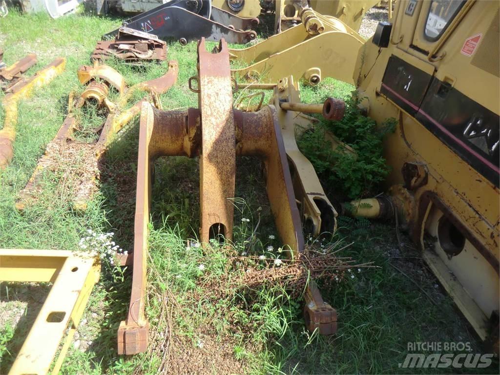 CAT 963 Chassis e suspensões
