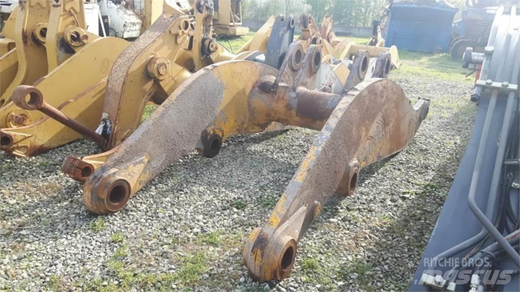 CAT 988B Chassis e suspensões