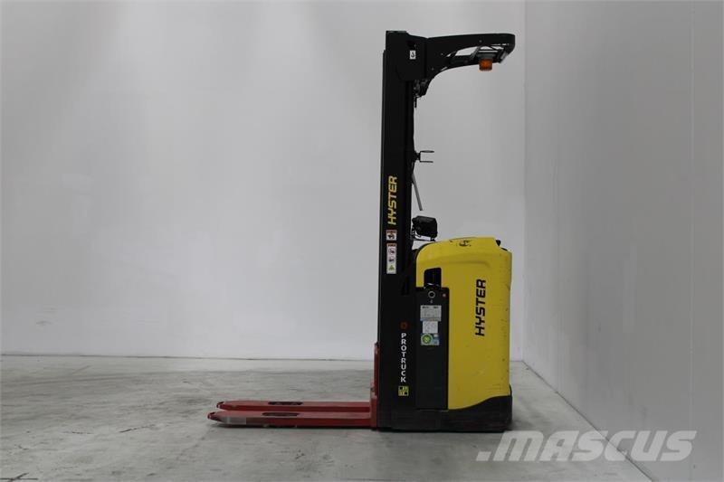 Hyster RS1.6 Self propelled stackers