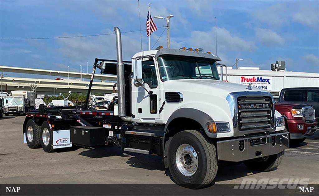Mack Granite Camiões caixa desmontável com elevador de cabo