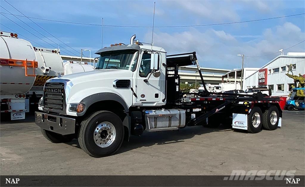 Mack Granite Camiões caixa desmontável com elevador de cabo
